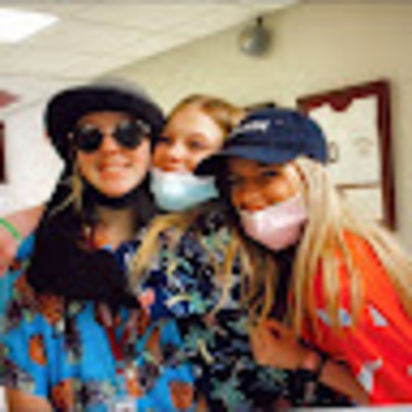 Meet your Posher, Nikki - Picture 1 of 1